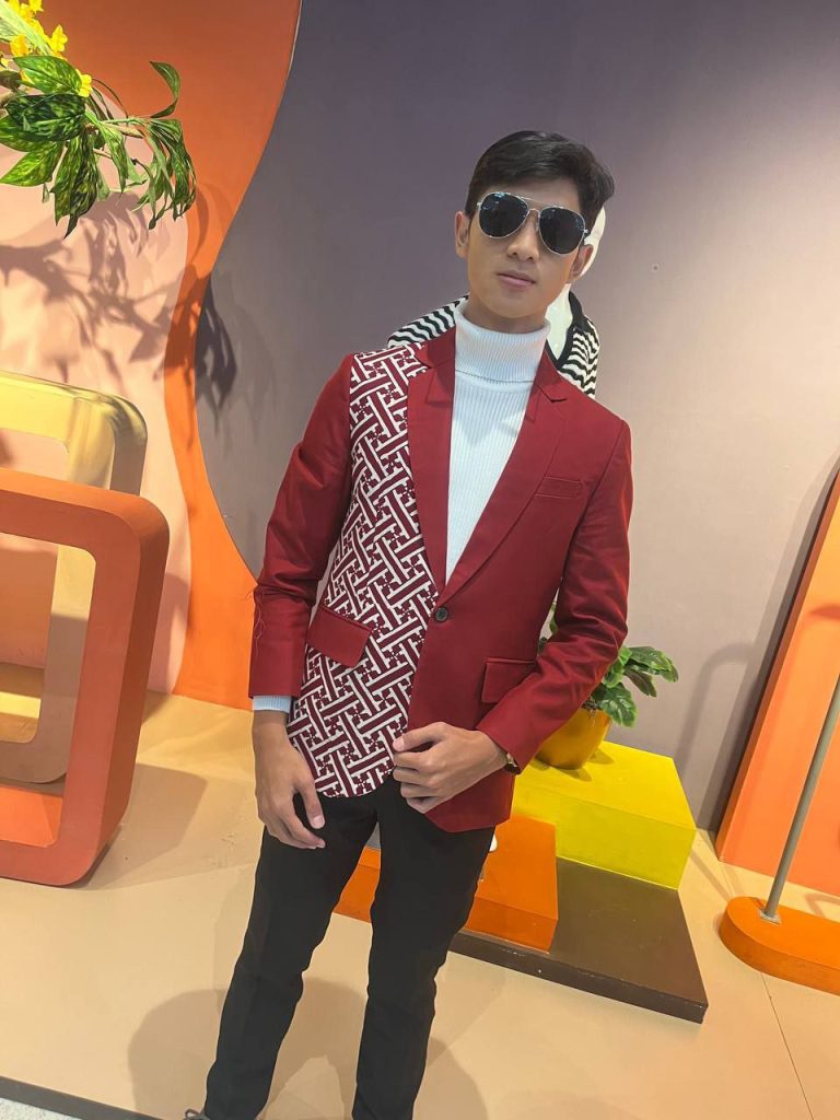 Blazer batik lereng angkin Merah Hati